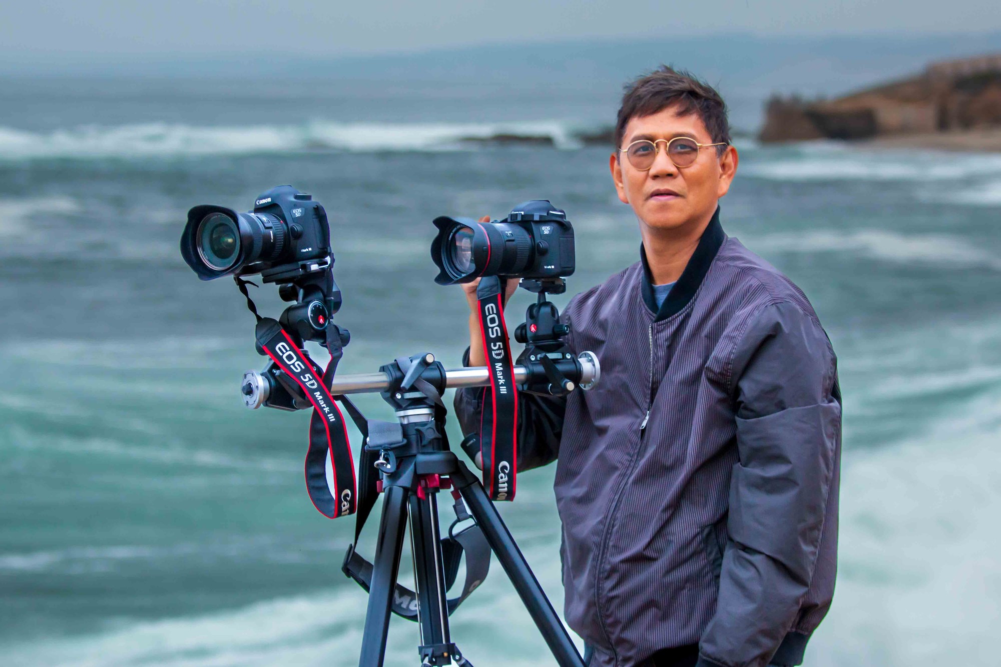 Arnel Garcia with camera equipment on the San Diego coastline